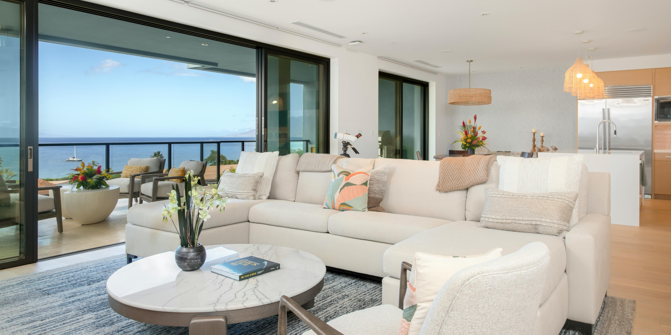 Luxury living room ideas in San Francisco, CA